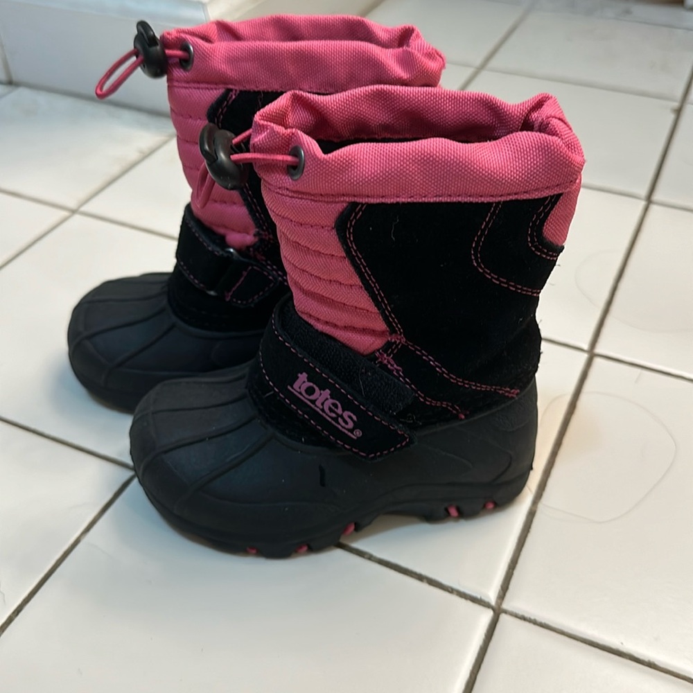Size 5 pink and blue totes winter snow boot